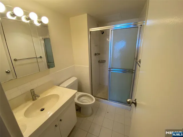 $2,992 | 1275 15th Street, Unit 19C, Fort Lee, NJ 07024