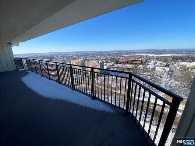 $2,992 | 1275 15th Street, Unit 19C, Fort Lee, NJ 07024