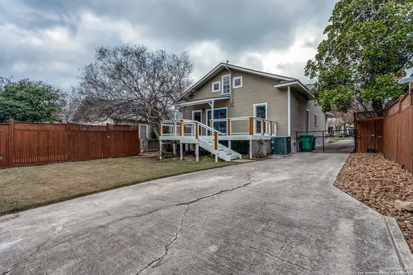 $3,200 | 124 Normandy Avenue, Alamo Heights, TX 78209