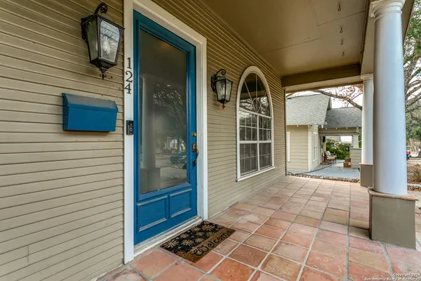 $3,200 | 124 Normandy Avenue, Alamo Heights, TX 78209