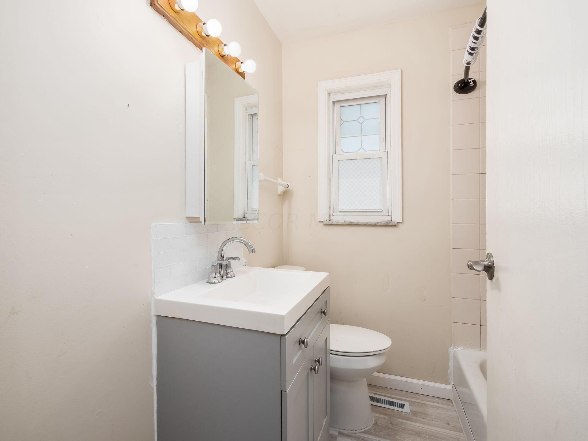 263 Deerfield Road Columbus, OH 43228 - Photo 13 of 27 013_fe1_C - 263 Deerfield 034