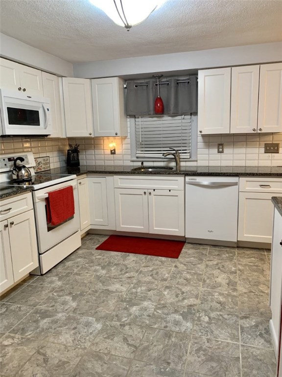 49 Howe Street Cumberland, RI 02864 - Photo 7 of 42 Gallery Image 7
