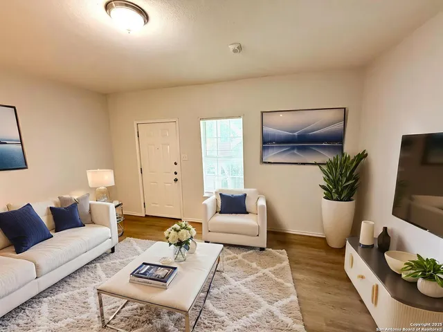 $725 | 816 Rivas Street, Unit C, San Antonio, TX 78207