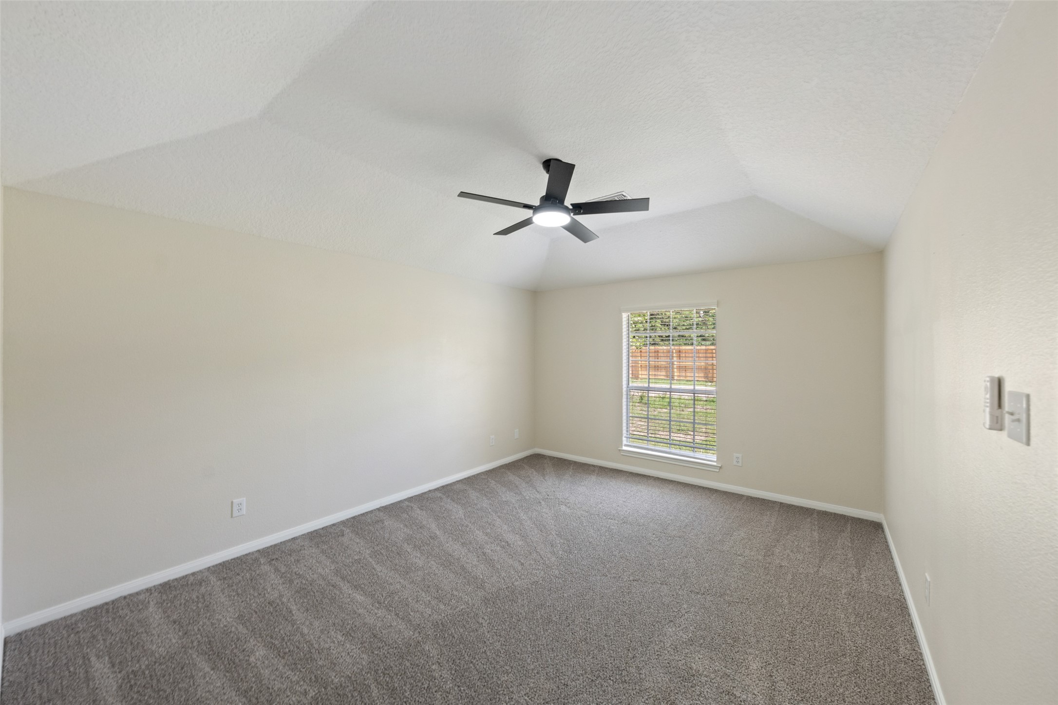14989 Old Humble Pipeline Road Conroe, TX 77302 - Photo 18 of 33 Primary bed.