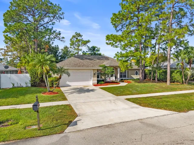 $625,600 | 481 Azure Avenue, Wellington, FL 33414