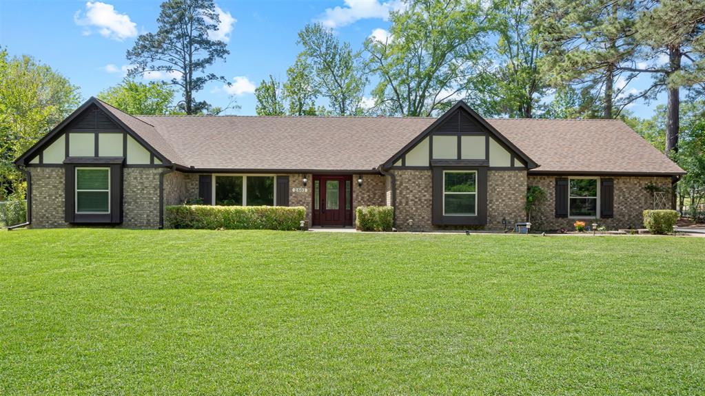 2801 Florence Street Kilgore, TX 75662 - Photo 2 of 39 a front view of a house with a garden