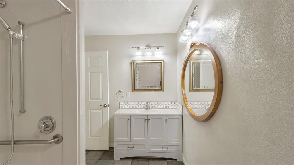 2801 Florence Street Kilgore, TX 75662 - Photo 26 of 39 a view of a livingroom with washer and dryer