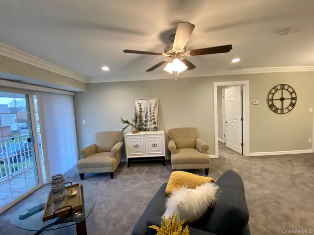 $3,955 | 145 Westwood Drive, Unit 160, Westbury, NY 11590