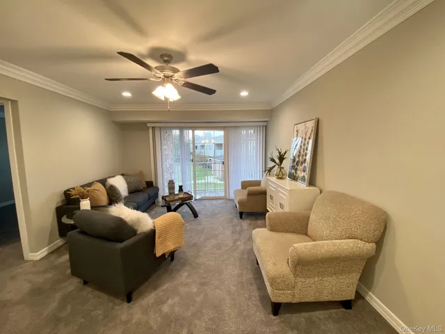 $3,955 | 145 Westwood Drive, Unit 160, Westbury, NY 11590