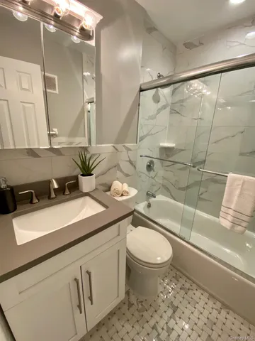 $3,955 | 145 Westwood Drive, Unit 160, Westbury, NY 11590