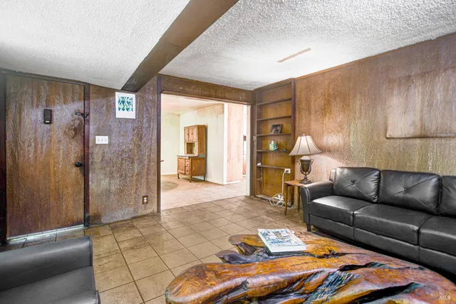 a view of a livingroom with furniture and window
