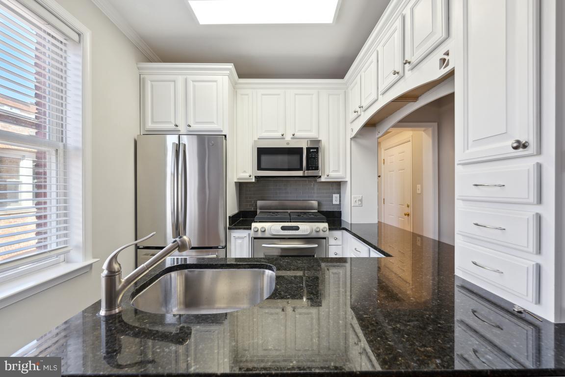 1438 Columbia Road Northwest, Unit 403 Washington, DC 20009 - Photo 8 of 25 Gallery Image 8