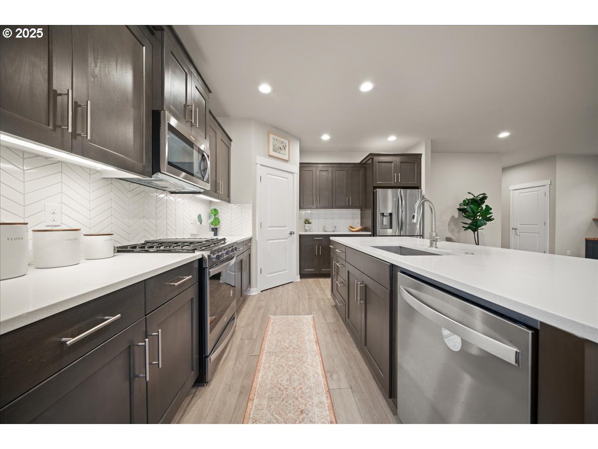 7258 Southwest Bay Lane Wilsonville, OR 97070 - Photo 13 of 48