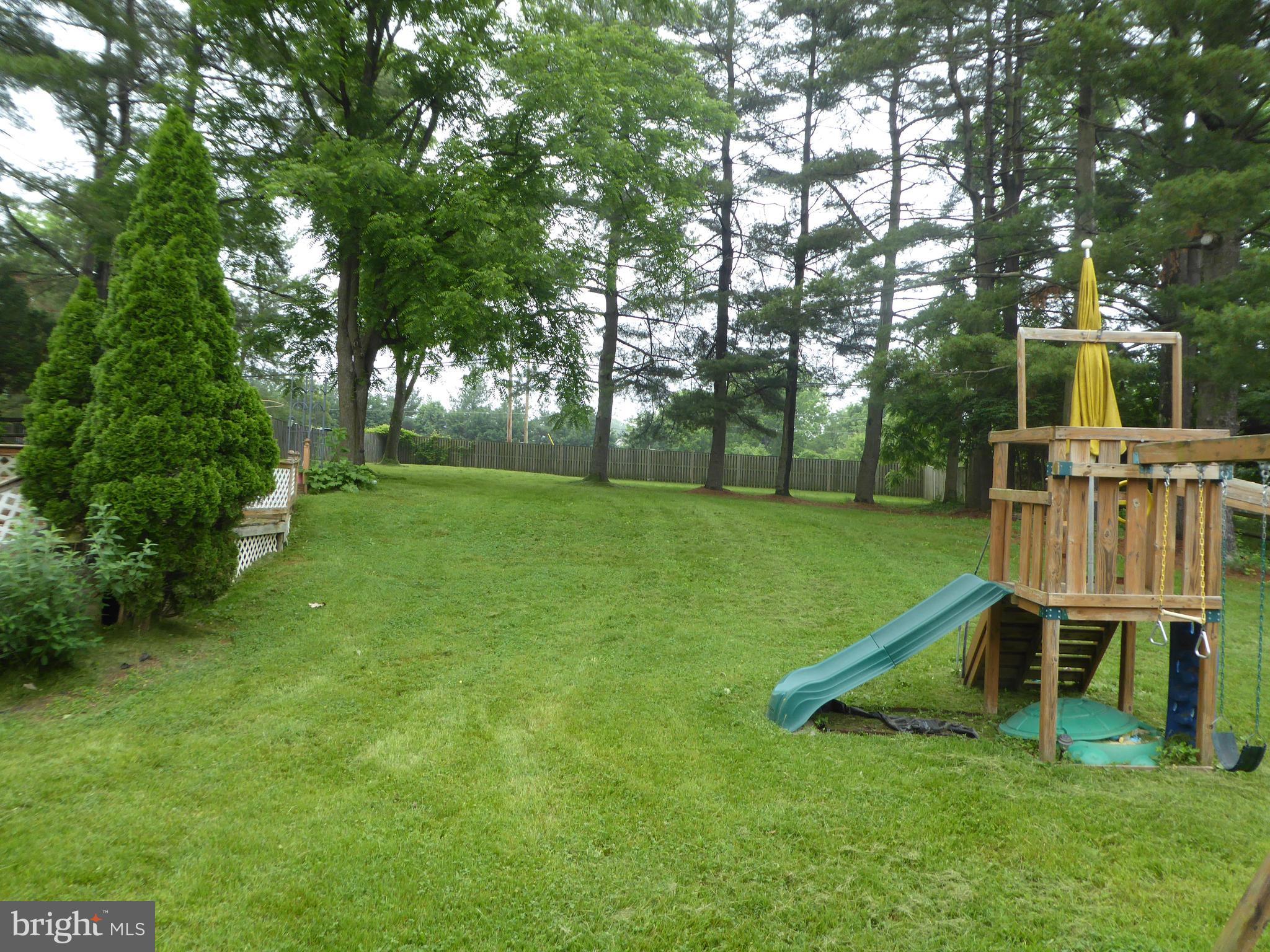 13600 North Gate Drive Silver Spring, MD 20906 - Photo 28 of 28 Exterior (Rear) yard