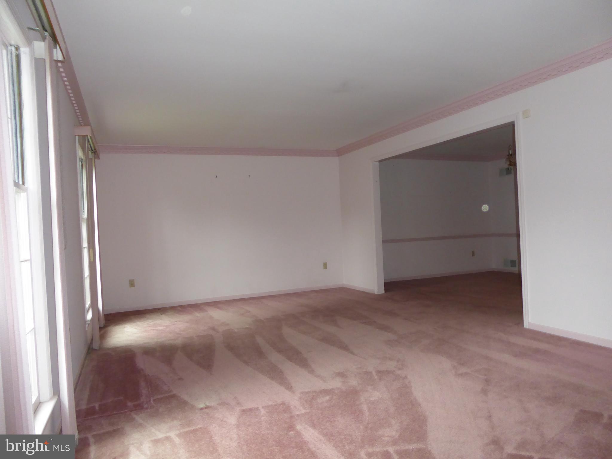 13600 North Gate Drive Silver Spring, MD 20906 - Photo 4 of 28 Living Room