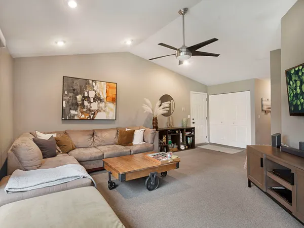 $275,000 | 1602 Hadley Court, Unit C2, Wheeling, IL 60090