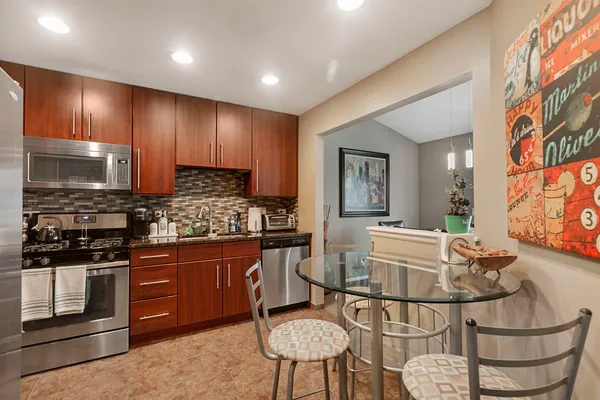 $275,000 | 1602 Hadley Court, Unit C2, Wheeling, IL 60090