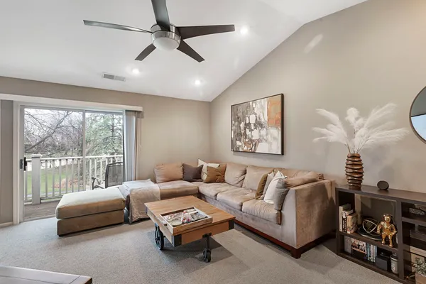 $275,000 | 1602 Hadley Court, Unit C2, Wheeling, IL 60090