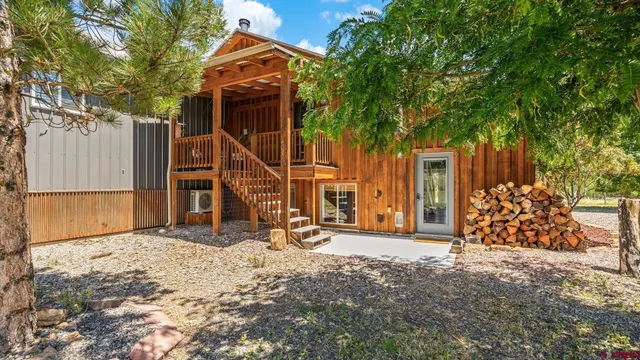 a view of a house with backyard and sitting area