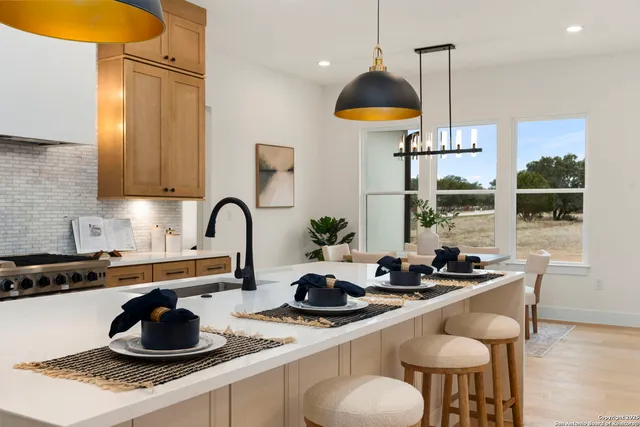 $699,999 | 1172 Buckskin Trail, Bandera, TX 78003