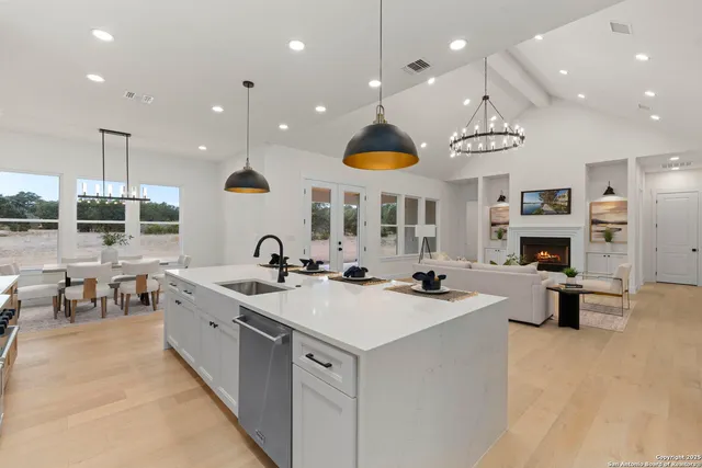 $699,999 | 1172 Buckskin Trail, Bandera, TX 78003