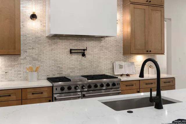 $699,999 | 1172 Buckskin Trail, Bandera, TX 78003