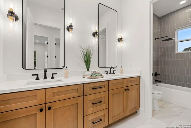 $699,999 | 1172 Buckskin Trail, Bandera, TX 78003