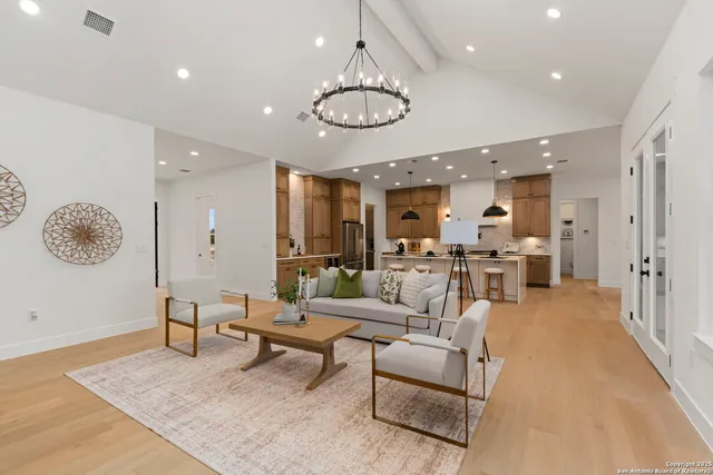 $699,999 | 1172 Buckskin Trail, Bandera, TX 78003