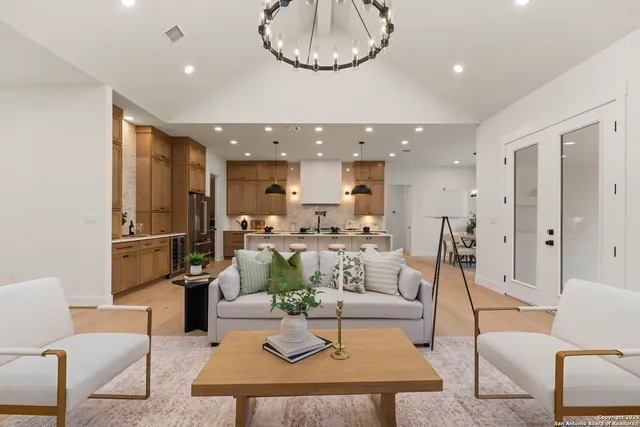 $699,999 | 1172 Buckskin Trail, Bandera, TX 78003