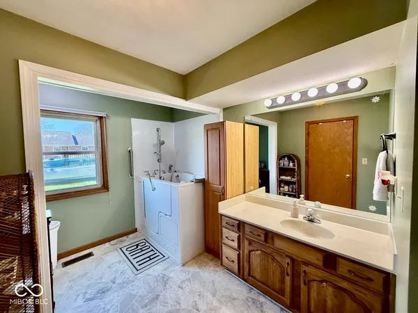 $284,900 | 1403 North Walnut Street, Brazil, IN 47834