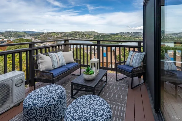 $939,000 | 220 Headlands Court, Sausalito, CA 94965