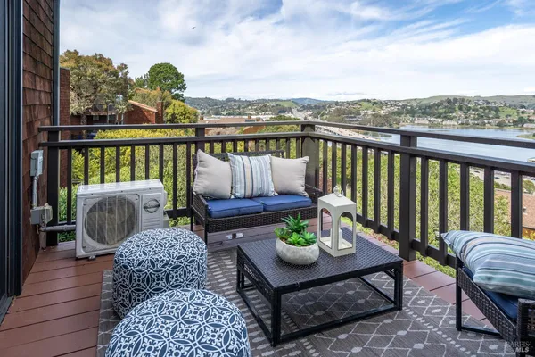 $939,000 | 220 Headlands Court, Sausalito, CA 94965