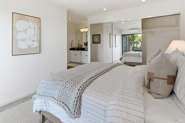 $939,000 | 220 Headlands Court, Sausalito, CA 94965