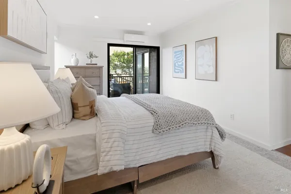 $939,000 | 220 Headlands Court, Sausalito, CA 94965