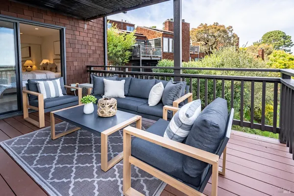 $939,000 | 220 Headlands Court, Sausalito, CA 94965