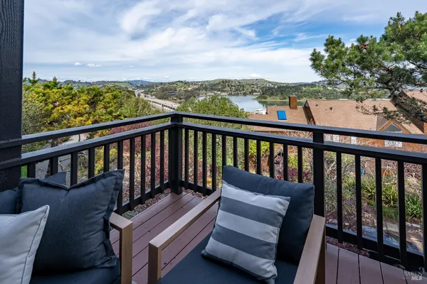 $939,000 | 220 Headlands Court, Sausalito, CA 94965