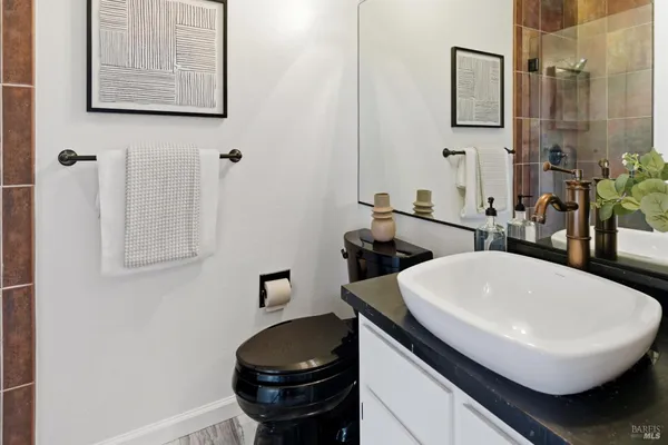 $939,000 | 220 Headlands Court, Sausalito, CA 94965