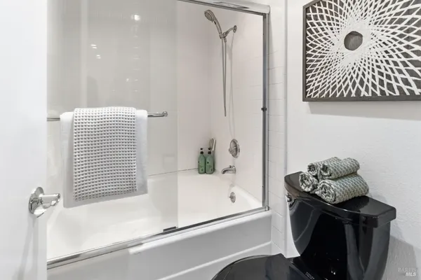 $939,000 | 220 Headlands Court, Sausalito, CA 94965