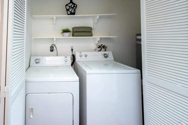 $939,000 | 220 Headlands Court, Sausalito, CA 94965