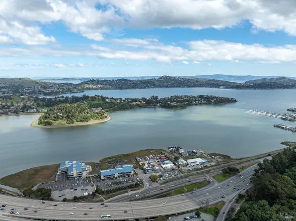 $939,000 | 220 Headlands Court, Sausalito, CA 94965