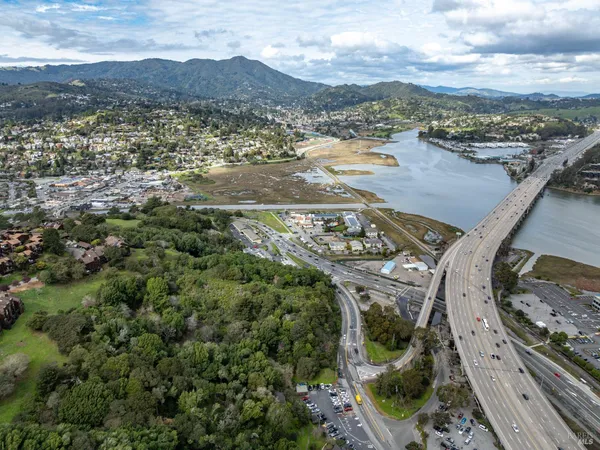 $939,000 | 220 Headlands Court, Sausalito, CA 94965