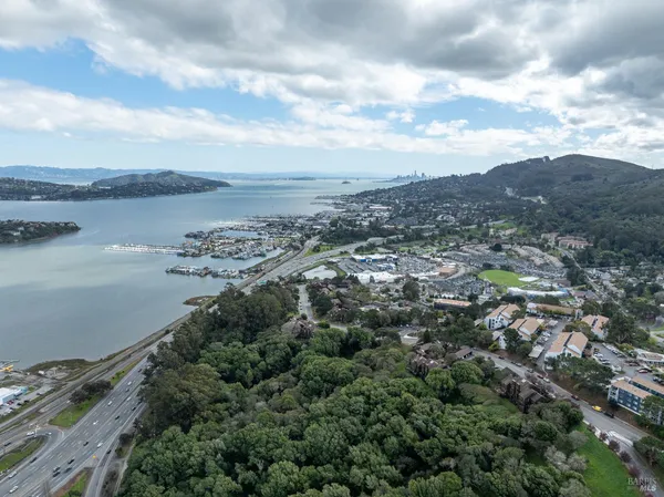 $939,000 | 220 Headlands Court, Sausalito, CA 94965