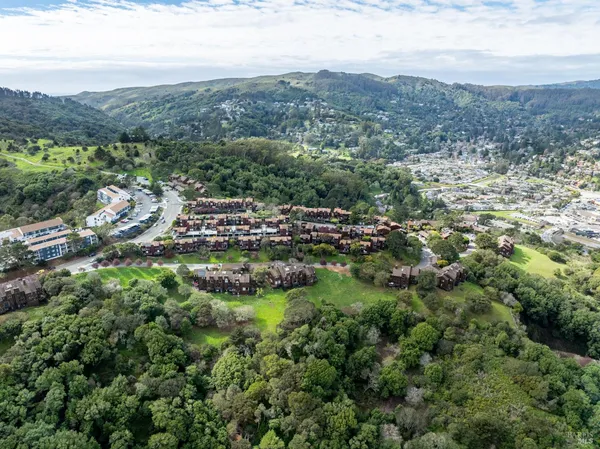 $939,000 | 220 Headlands Court, Sausalito, CA 94965