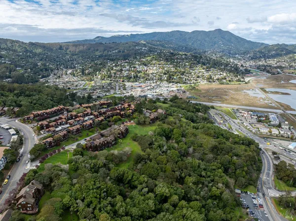 $939,000 | 220 Headlands Court, Sausalito, CA 94965