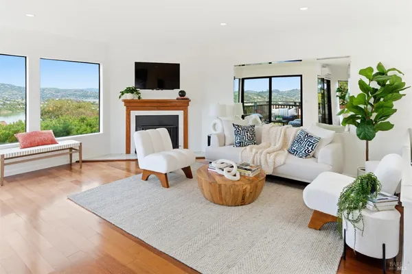 $939,000 | 220 Headlands Court, Sausalito, CA 94965