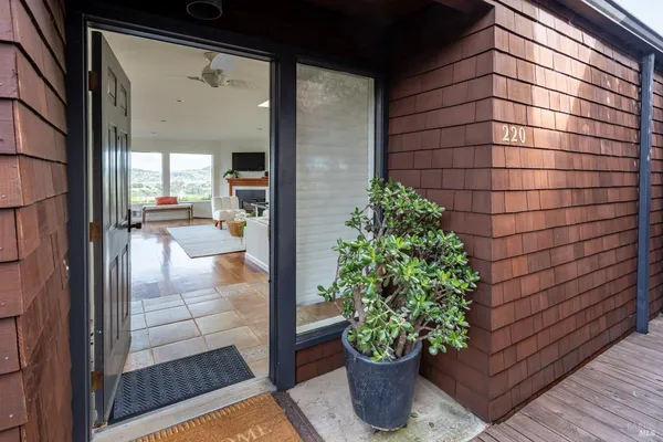 $939,000 | 220 Headlands Court, Sausalito, CA 94965