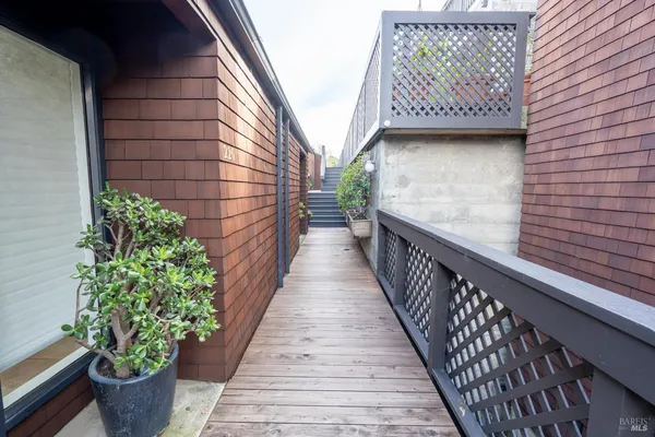 $939,000 | 220 Headlands Court, Sausalito, CA 94965