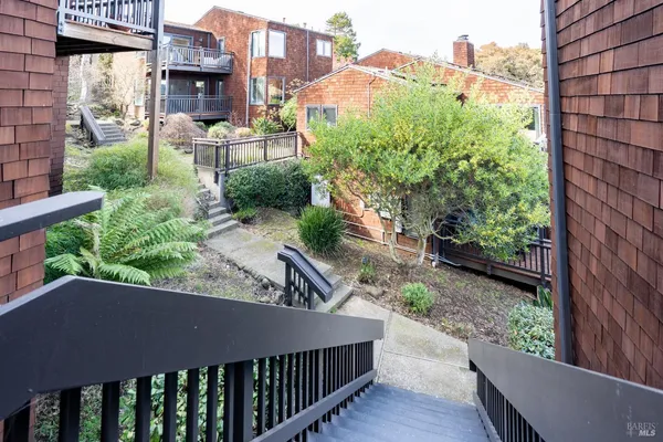 $939,000 | 220 Headlands Court, Sausalito, CA 94965