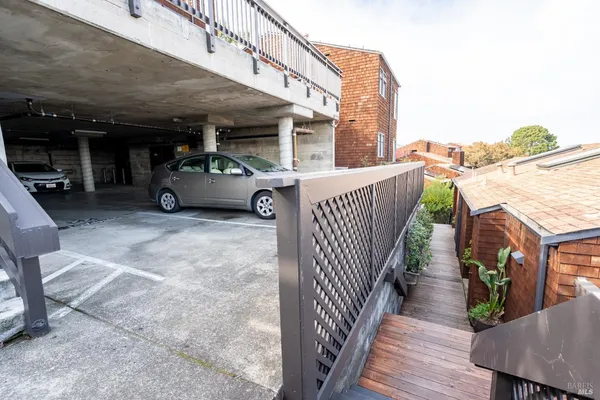 $939,000 | 220 Headlands Court, Sausalito, CA 94965