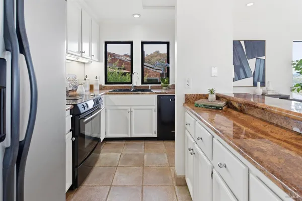 $939,000 | 220 Headlands Court, Sausalito, CA 94965